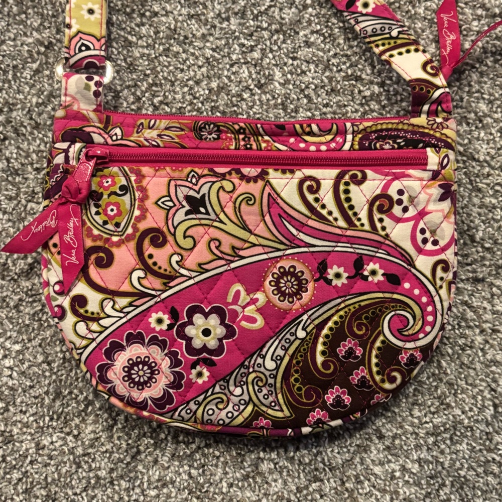 Very Berry Paisley Vera Bradley Pink Crossbody Bag Like New - Picture 2 of 6